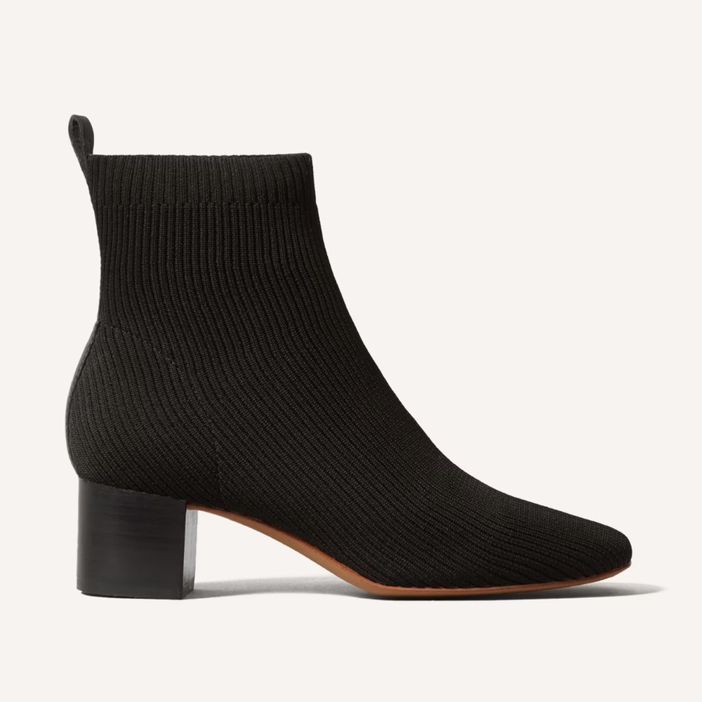 Everlane Black Glove Ankle Boots Sleek Design